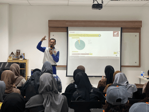 Seminar Berkendara Aman di Pesimpangan Bagi Kartini Muda