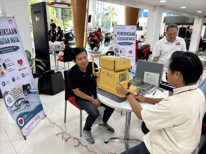 Astra Motor Bali bekerja sama dengan EB Eyewear menyelenggarakan kegiatan Pemeriksaan Mata Gratis