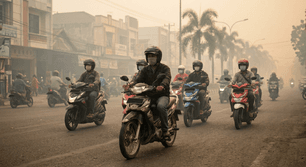Asap Karhutla Mengganggu Perjalanan? Ini Tips Aman Berkendara Motor